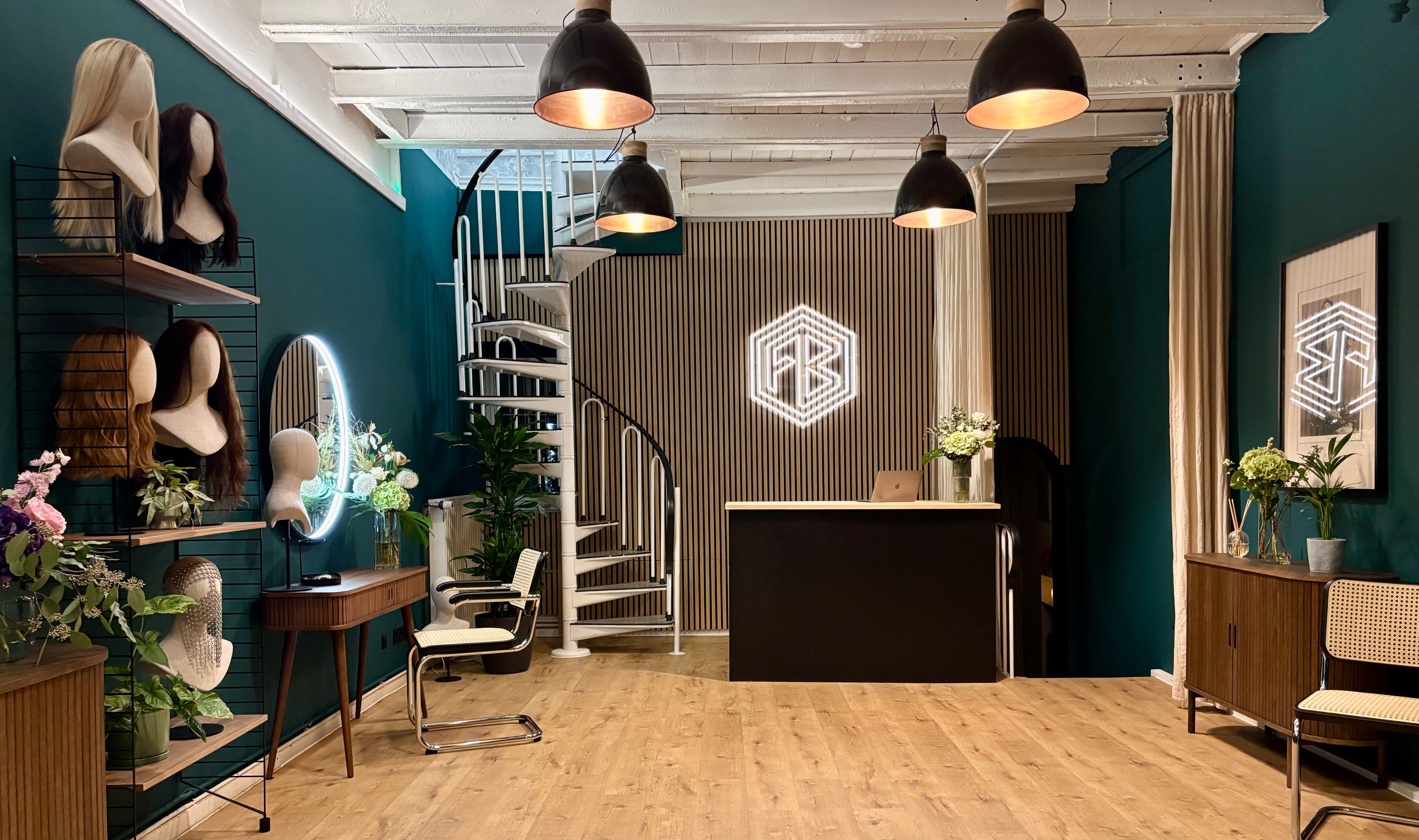 Innenansicht Atelier Florian Braun - Perücken aus Kunsthaar und Echthaar 